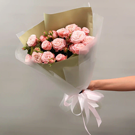 Букет из пионовидной кустовой розы 