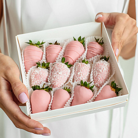 Бокс с клубникой в шоколаде "Эгер"