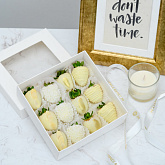 Бокс с клубникой в шоколаде "Лиль"