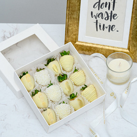 Бокс с клубникой в шоколаде "Лиль"