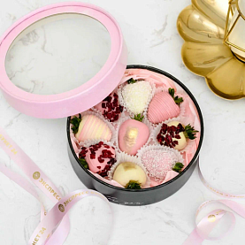 Бокс с клубникой в шоколаде "Моника"