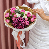 Букет из хризантемы и пионовидной розы "Каир" 