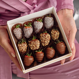 Бокс с клубникой в шоколаде 