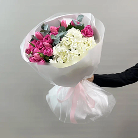 Букет Зара из гортензии, тюльпана и пионовидной розы